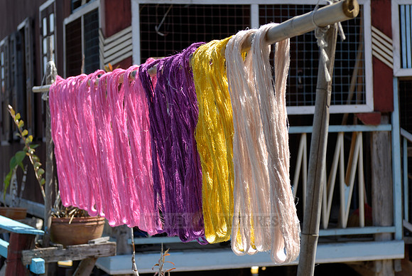 weaving cloth on looms
