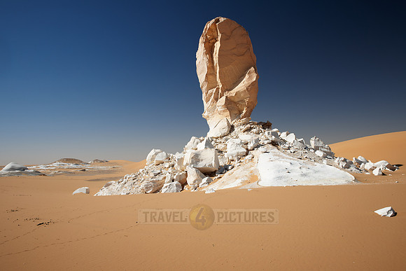 white desert at el Agabat