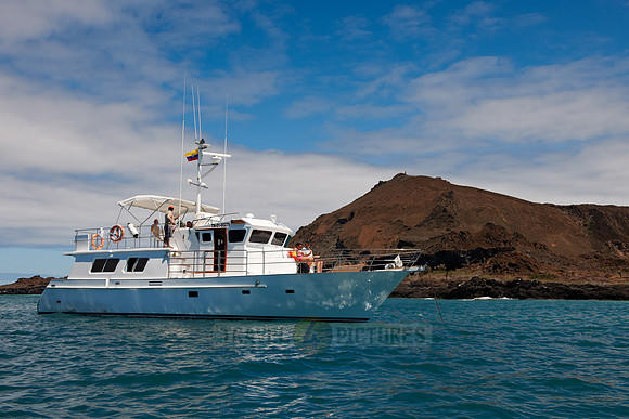 tourist ship Santa Fe, Isla Bartolome
