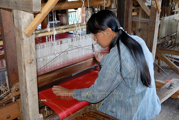weaving cloth on looms