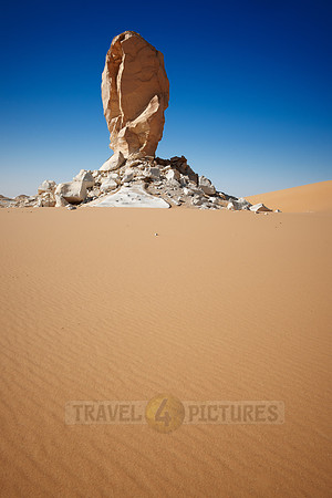 white desert at el Agabat