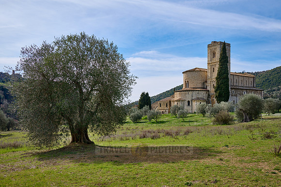outside view of Abbazia di Santantimo abbey